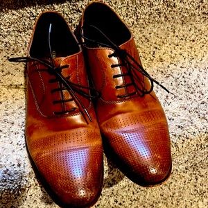 Kenneth Cole size 11 1/2 lace up men’s shoes.